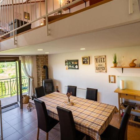 Specious Apartment Manitu In Forest Countryside Fužine Extérieur photo