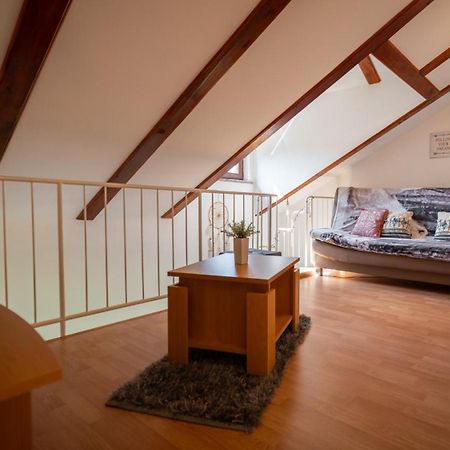 Specious Apartment Manitu In Forest Countryside Fužine Extérieur photo