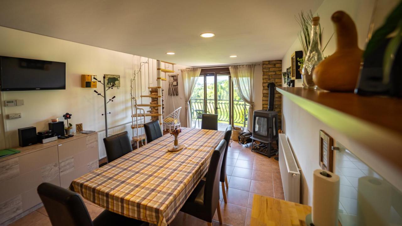 Specious Apartment Manitu In Forest Countryside Fužine Extérieur photo