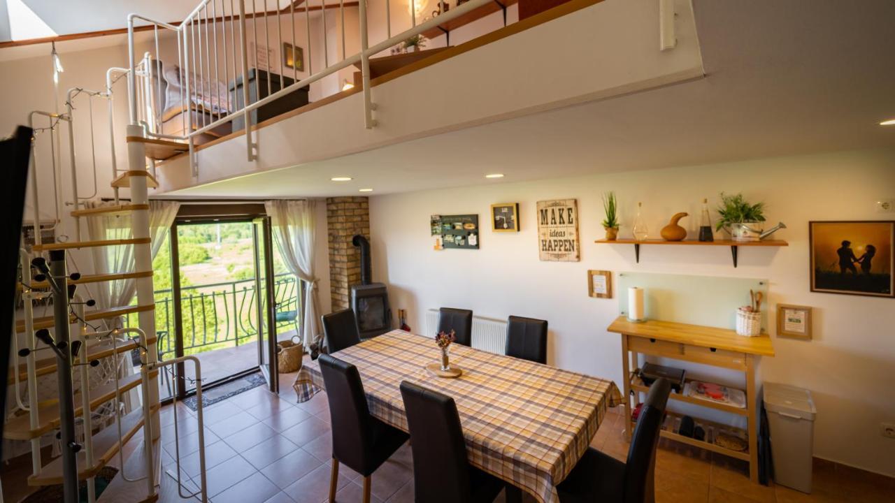 Specious Apartment Manitu In Forest Countryside Fužine Extérieur photo
