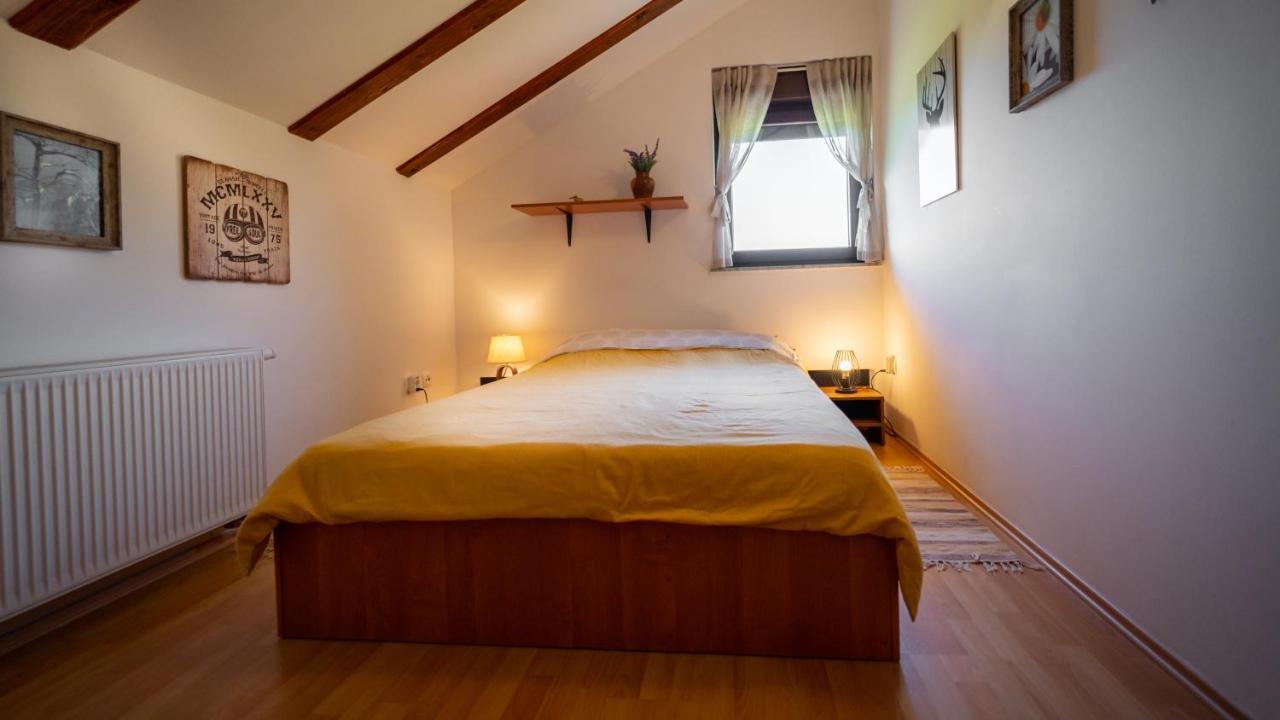 Specious Apartment Manitu In Forest Countryside Fužine Extérieur photo