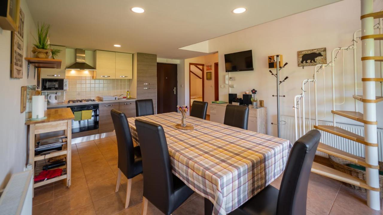 Specious Apartment Manitu In Forest Countryside Fužine Extérieur photo