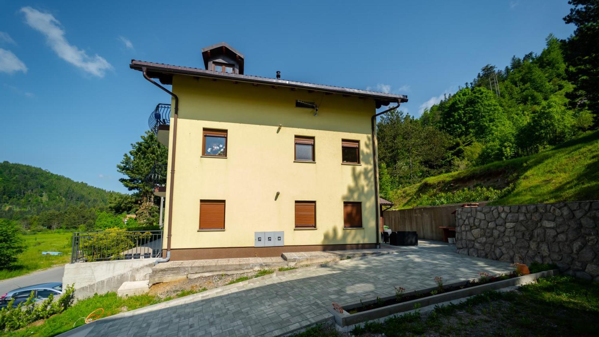 Specious Apartment Manitu In Forest Countryside Fužine Extérieur photo