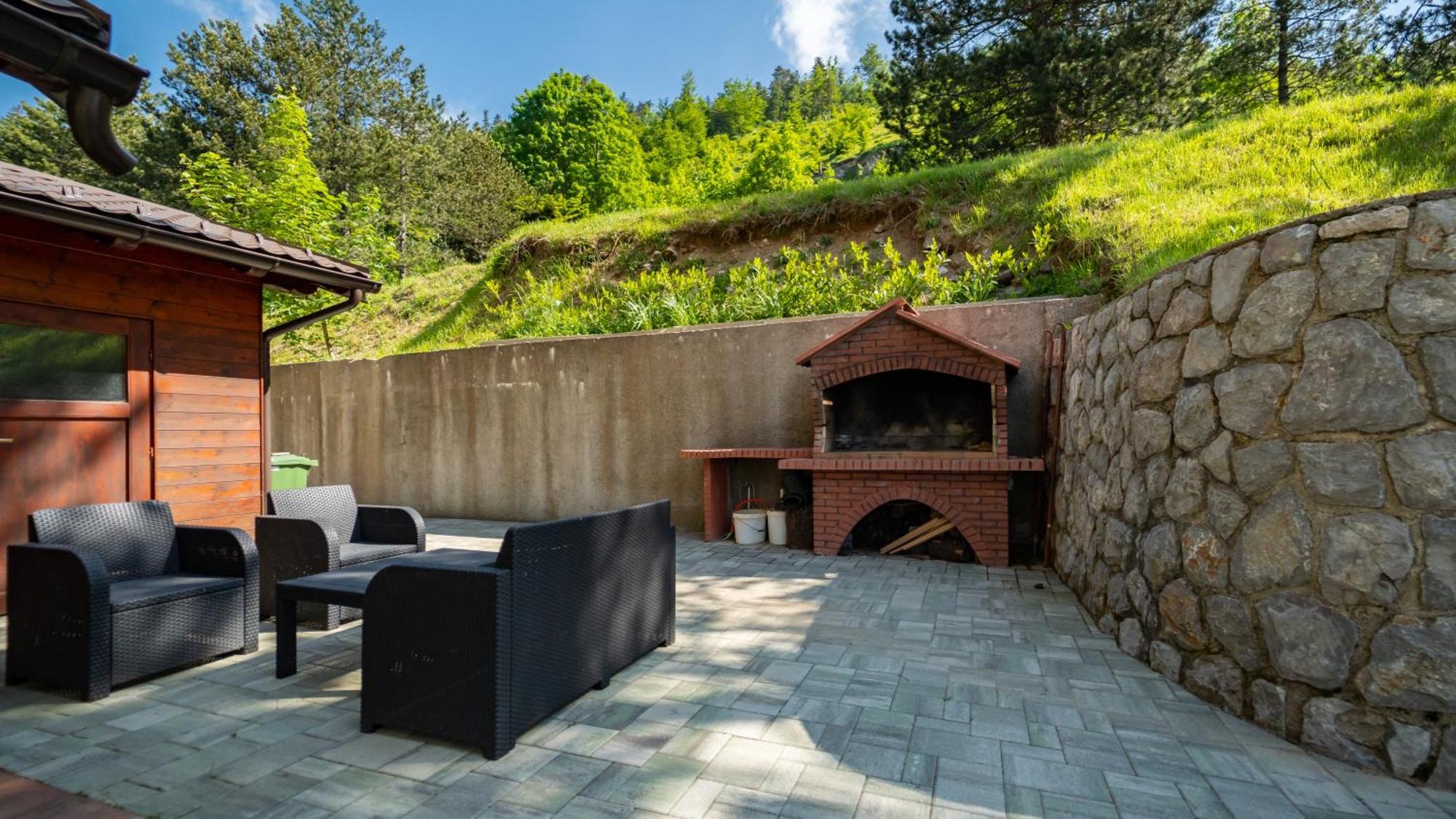 Specious Apartment Manitu In Forest Countryside Fužine Extérieur photo